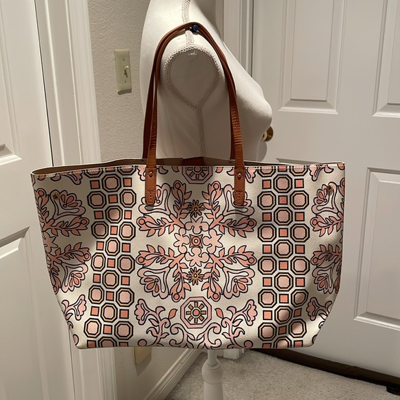 Tory Burch handbag - can stay open or snapped in on both sides - Picture 2 of 6